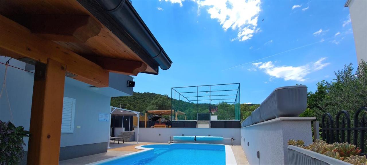 Villa Freya - Vacation House สลาทิเน ภายนอก รูปภาพ