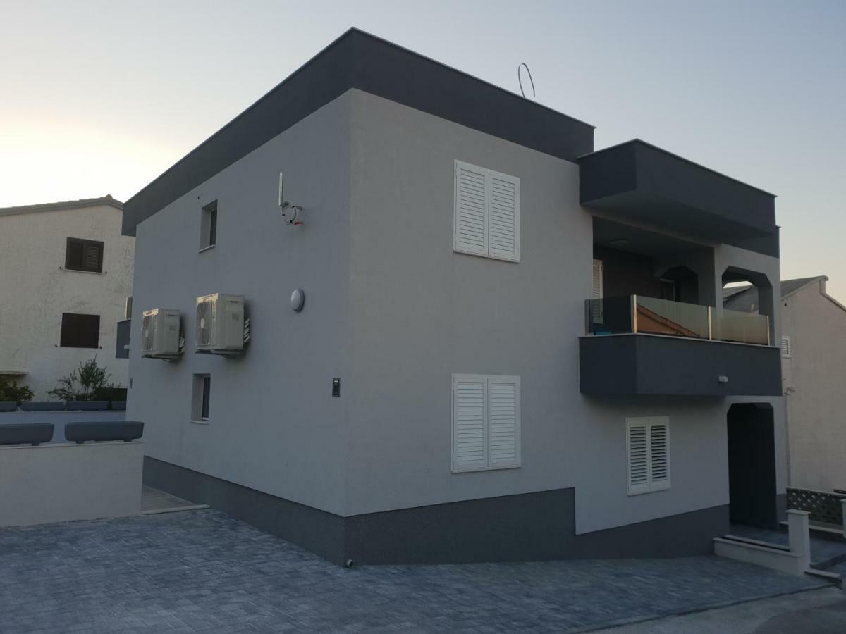 Villa Freya - Vacation House สลาทิเน ภายนอก รูปภาพ