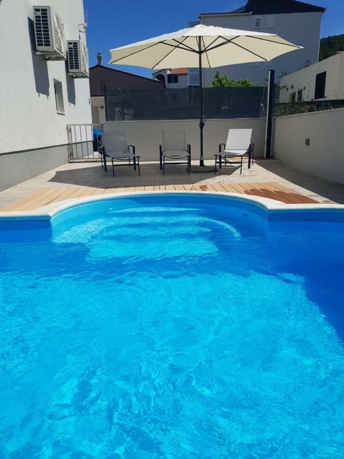 Villa Freya - Vacation House สลาทิเน ภายนอก รูปภาพ