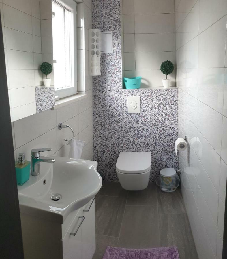 Villa Freya - Vacation House สลาทิเน ภายนอก รูปภาพ