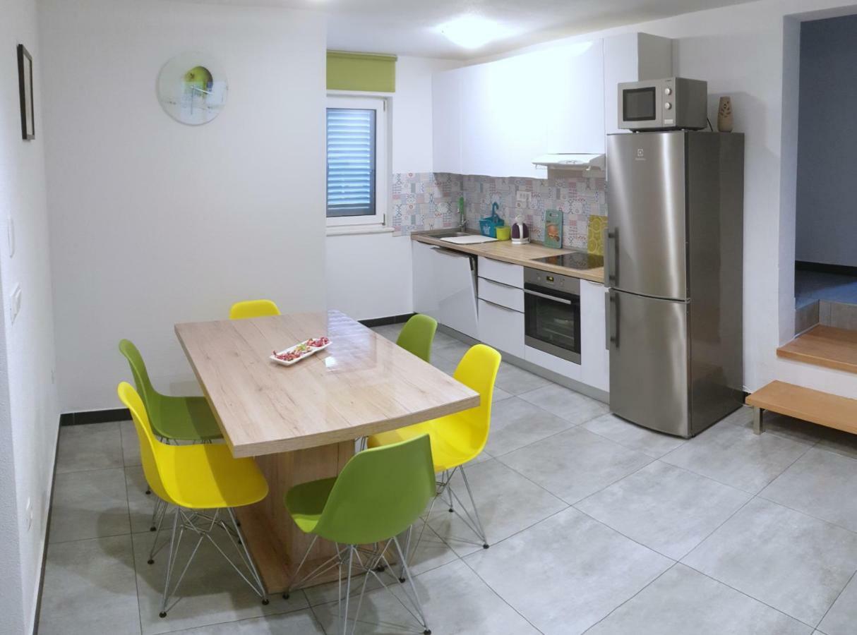 Villa Freya - Vacation House สลาทิเน ภายนอก รูปภาพ