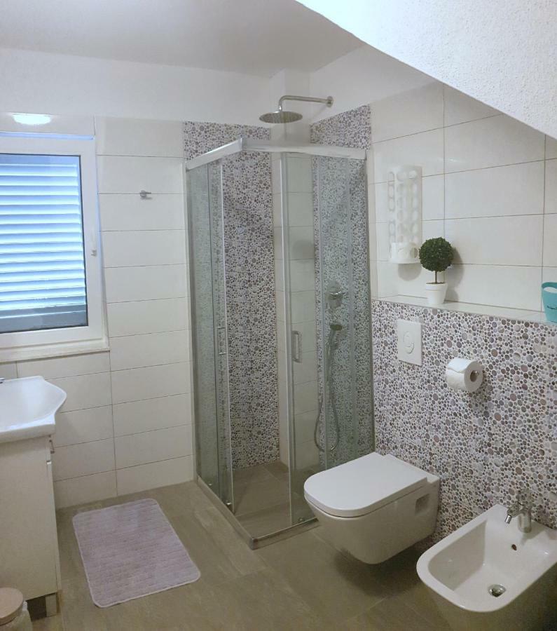 Villa Freya - Vacation House สลาทิเน ภายนอก รูปภาพ