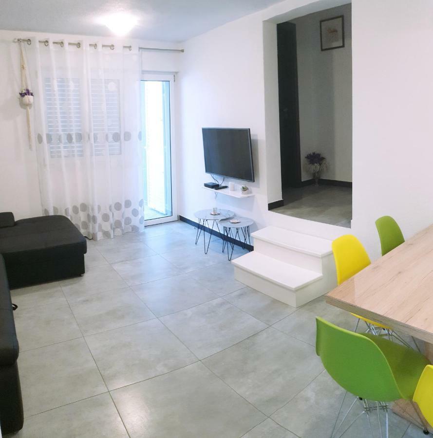 Villa Freya - Vacation House สลาทิเน ภายนอก รูปภาพ